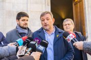 Josep Maria Cervera, president de l'AMI, durant l'atenció als mitjans després de la reunió d'aquest matí amb l'alcalde Pau Ricomà