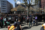 Imatge dels manifestants en la concentració antifeixista.