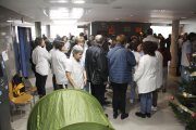 Pla general de treballadors concentrats a l'interior de l'Hospital de Móra d'Ebre, en una protesta al desembre.