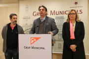 Pla mig dels regidors de Cs a Reus. D'esquerra a dreta: Guillermo Figueras, Juan Carlos Sánchez i Pepa Labrador.