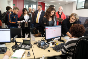 Representants d'entitats, ajuntaments i associacions que han presentat al·legacions contra els parcs eòlics de la Terra a la delegació del Govern a Tortosa.