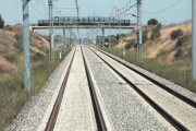 Les noves vies de tren en un tram entre Cambrils i el nus de Vila-seca.