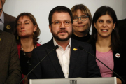 El coordinador nacional d'ERC, Pere Aragonès, en roda de premsa al Parlament.