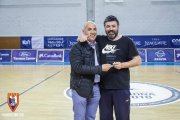 A la dreta, amb el president del CBT, Jacint Rodríguez, el dia que el club li va fer un reconeixement 
a la seva dedicació i trajectòria al club.