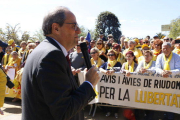 El president del Govern, Quim Torra, parlant amb membres del col·lectiu Taques d'Oli.