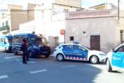 La casa del carrer Cánovas escorcollada aquest dijous al vespre en el marc de l'operatiu policial contra la venda de drogues a Amposta.