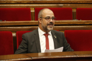 Pla mitjà del conseller d'Interior, Miquel Buch, al ple del Parlament del 9 d'octubre de 2019.