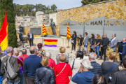 L'homenatge va tenir lloc davant de l'escultura Dignitat de Salvador Manyosa.