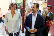 L'eurodiputada del PP, Dolors Montserrat, i el regidor del PP a Barcelona Óscar Ramírez, visiten les festes de Sants.