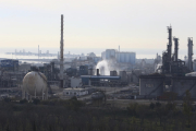 Vista aèria de les instal·lacions de la companyia química IQOXE  l'endemà de l'explosió.