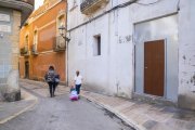 L'accés a l'edifici, recentment tapiat, al carrer Cavallers.