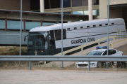 L'autocar que transporta Junqueras, Romeva, Sànchez, Cuixart, Forn, Rull i Turull surt de Soto del Real amb destinació al centre de Valdemoro aquest 24 de juny.