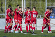 Los jugadores del Nàstic celebran el gol de Pol Ballesteros en el Prat.