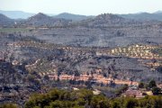 La zona afectada per l'incendi entre els termes de Bovera i Flix.