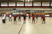 La plantilla del Reus Deportiu abans d'iniciar el primer entrenament de la pretemporada.