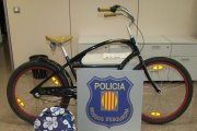 Els lladres van sostreure armes, munició, bicicletes, entre d'altres objectes de valor.