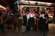 Alguns dels personatges davant d'una de les parades del Mercat de Tarragona.