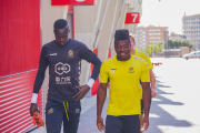 Cheikh Sarr i Thomas Amang en un entrenament amb el Nàstic.