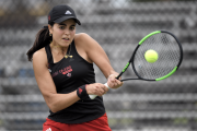 Mariona Pérez, jugant a tennis, a Lafayette (Louisiana).