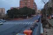 Pas de vianants que hi ha entre la plaça Miralcamp i el Bloc Paraguai de Sant Pere i Sant Pau