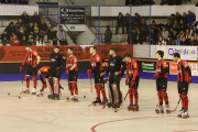 Els jugadors del Reus Deportiu continuen a l'expectativa, esperant esdeveniments.