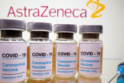 Imatge d'arxiu d'uns vials amb el logotipp d'AstraZeneca.