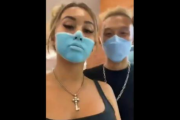 Los 'influencers' que se enfrentan a la deportación en Bali por pintarse una mascarilla.