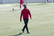 Toni Seligrat passeja per l'Estadi Municipal de Badalona.