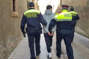 Imatge d'arxiu d'una detenció de la Guàrdia Urbana i els Mossos d'Esquadra a Tarragona.