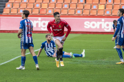 Gerard Oliva celebrant el gol davant l'Alcoyano.