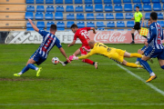 Moment del gol de Fran Carbia.