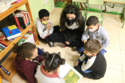 Imatge d'arxiu d'un grup d'alumnes de l'Escola Popular de Manresa.