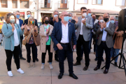 El alcalde Roquetes, Paco Gas, acompañado de alcaldes y dirigentes de ERC antes de entrar en los juzgados de Tortosa