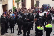 Imatge de les càrregues policials a Aiguaviva l'1-O.