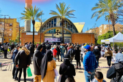 Un centenar de personas se concentran en Reus contra el fascismo y el racismo