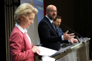 La presidenta de la Comisión, Ursula von der Leyen, y el presidente del Consejo, Charles Michel.