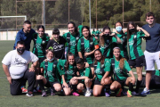 Totes les jugadores i el cos tècnic que formen l'equip amateur femení del Racing Bonavista.