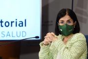 La ministra de Sanidad, Carolina Darias (c), durante la rueda de prensa para informar de lo tratado en el Consejo Interterritorial de Salud, este miércoles en Valladolid