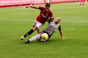 Bernat Guiu en un partit amistós al Nou Estadi contra l'Horta.