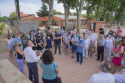 Els assistents a l'acte de la Boca de la Mina durant les explicacions de l'alcalde, Carles Pellicer.