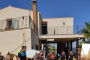 Voluntaris de Protecció Civil i Guàrdia Urbana de Reus col·laborant conjuntament a Alcanar.