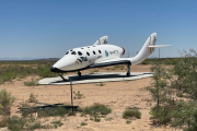 Vista de un prototipo de la aeronave VSS Unity hoy, a la entrada de Spaceport.