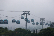 Fotografía de vagones de teleféricos en la apertura de servicio del Cablebús hoy, en la Ciudad de México