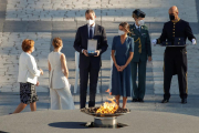 Los reyes Felipe y Letizia durante la entrega de la Gran Cruz del Mérito Civil otorgada a 125 profesionales sanitarios fallecidos por la Covid-19.