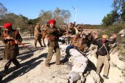 Pla general dels soldats de l'exèrcit republicà i el franquista recreant l'últim combat de la Batalla de l'Ebre en la recreació històrica feta a la Fatarella