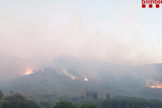 L'incendi forestal de Llançà afecta 453 hectàrees i segueix «molt inestable»