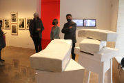 Primer pla d'una obra a l'interior del Museu d'Art Modern de Tarragona, situat al carrer Santa Anna de la Part Alta.
