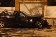 Imatge d'arxiu d'un cotxe accidentat contra la façana d'una vivenda a Reus.