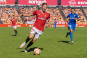 Edgar Hernández en el partit jugat al Nou Estadi contra el Linares Deportivo.