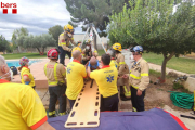 Rescaten un operari que havia caigut a la depuradora d'una piscina a Miravet